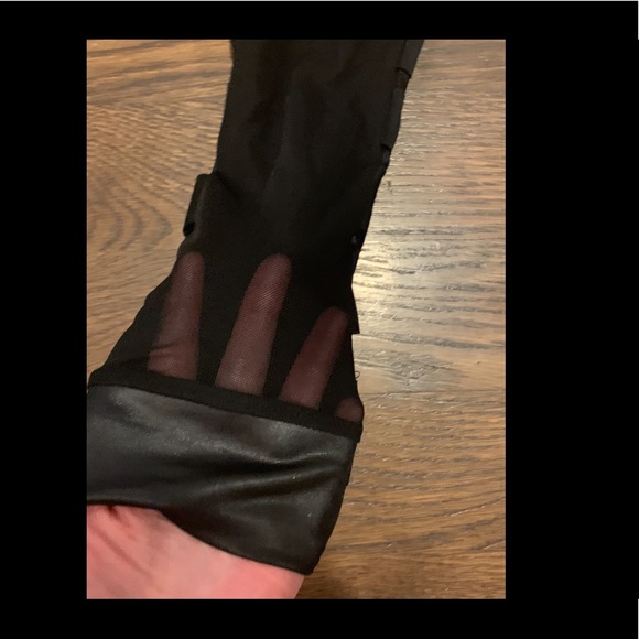 Faux leather & sheer stretch leggings - Picture 6 of 7